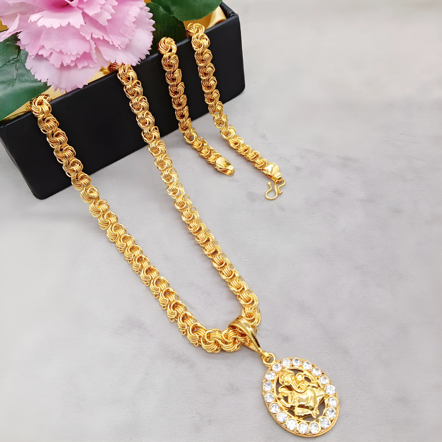 Regal Gold Pendant Set jewelry