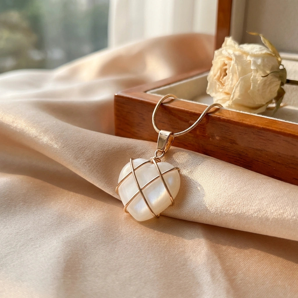 Fashion Metal Wrapped Love Heart Crystal Stone Pendant