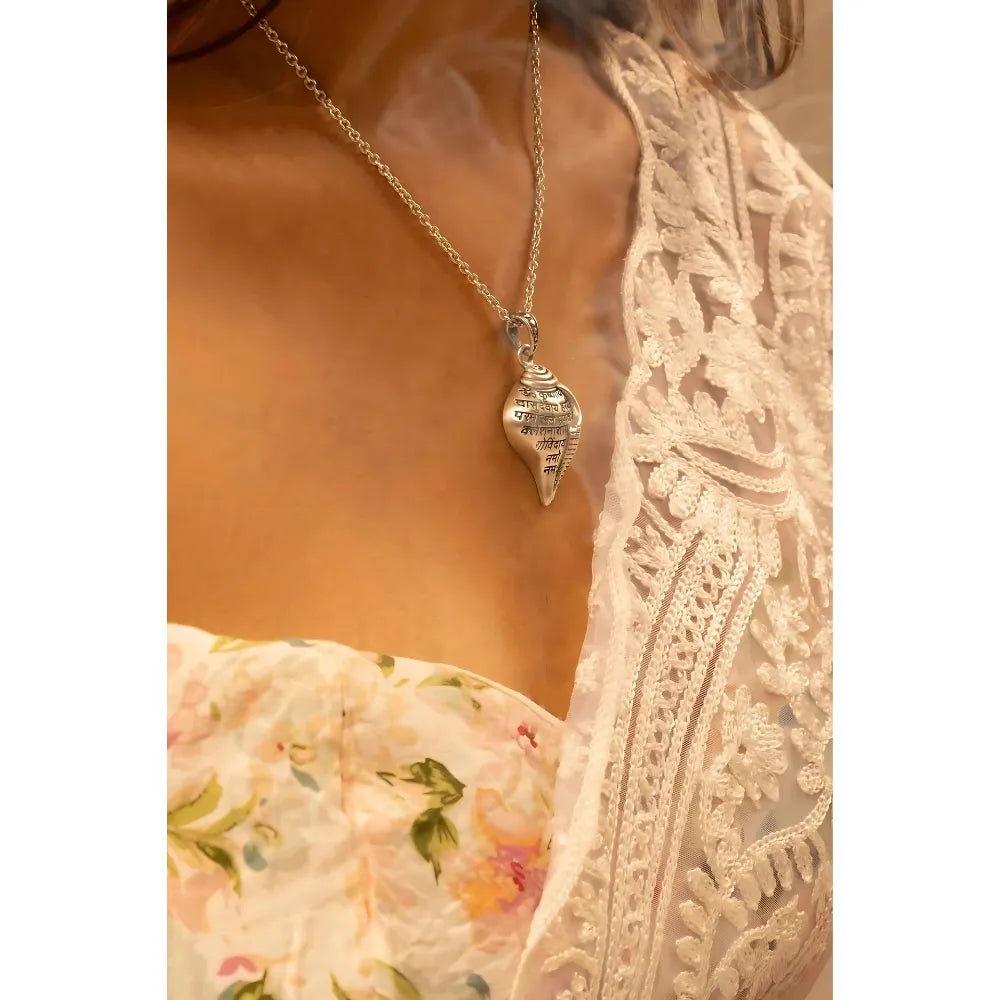 Silver Shankha Pendant with Chain