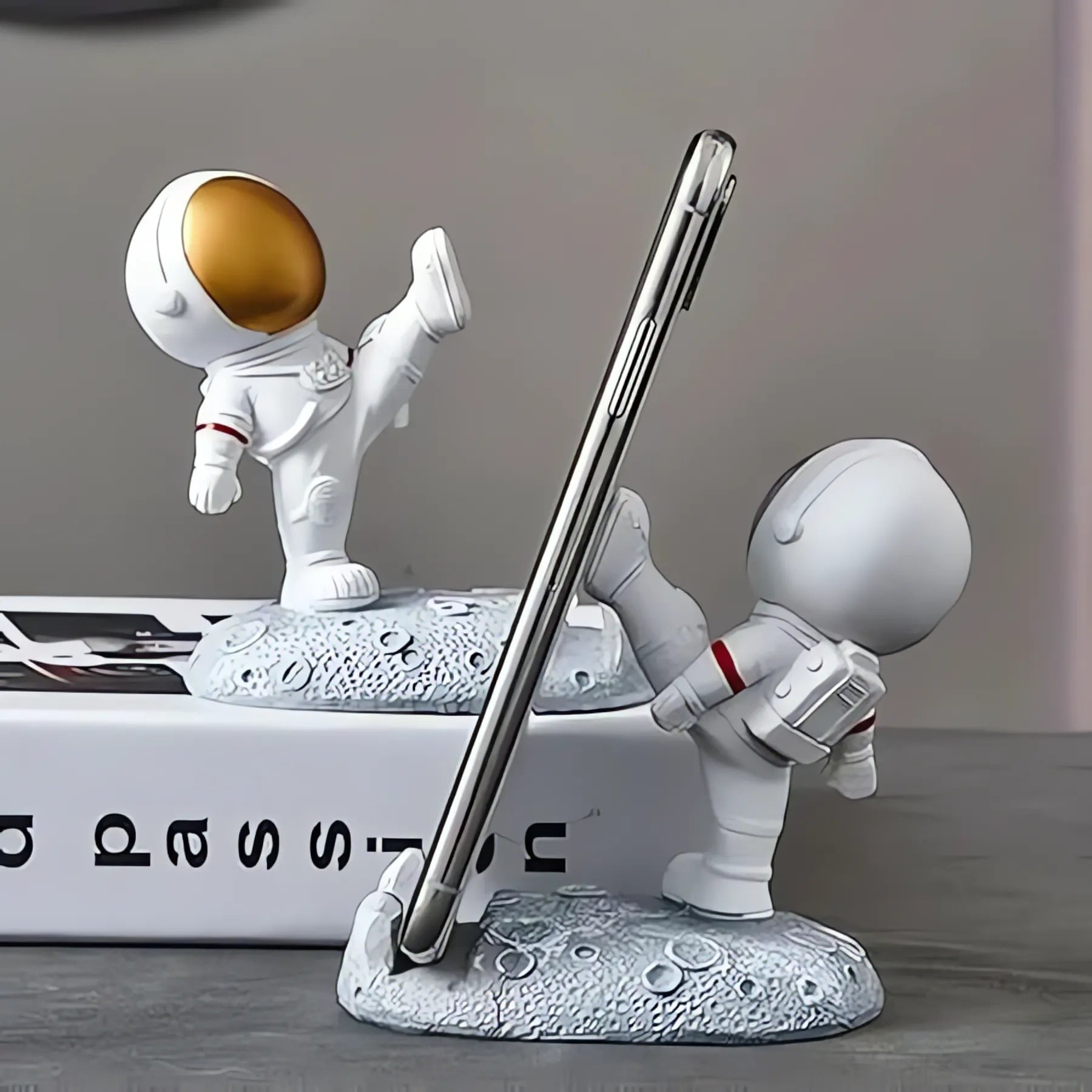 Nordic Style Astronauts Mobile Phone Stand Holder