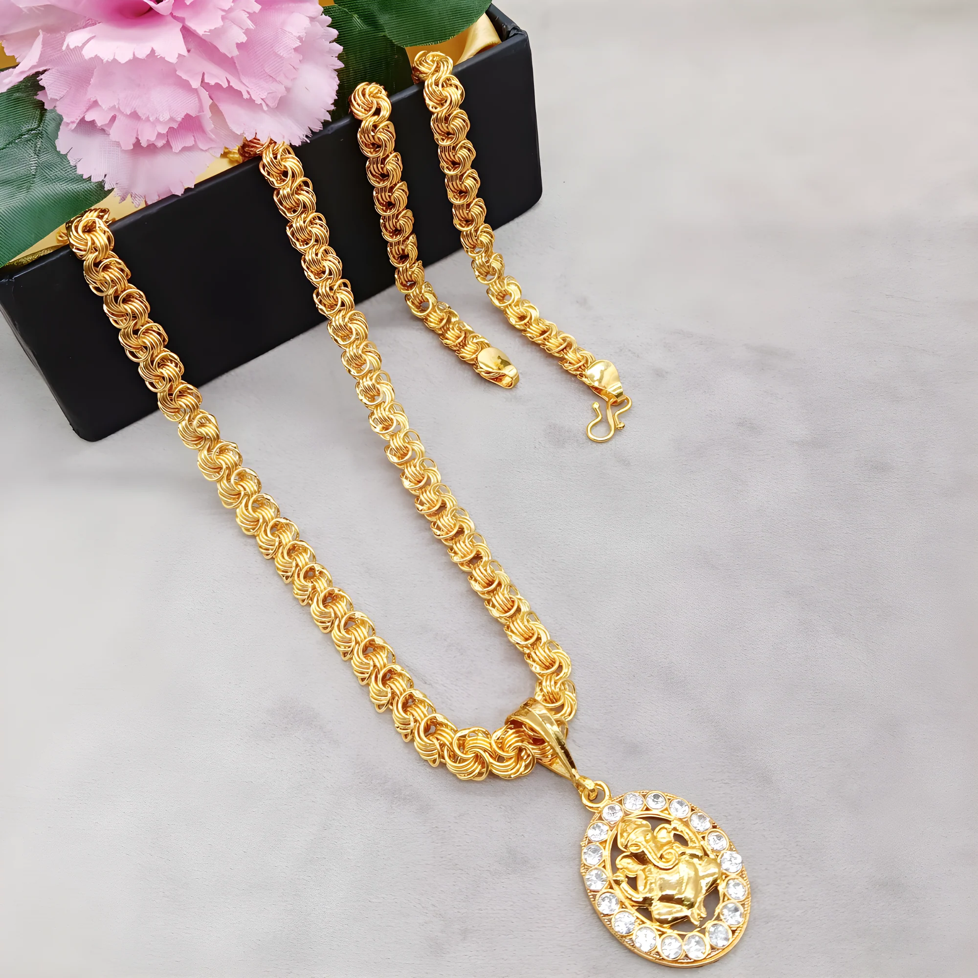 Regal Gold Pendant Set