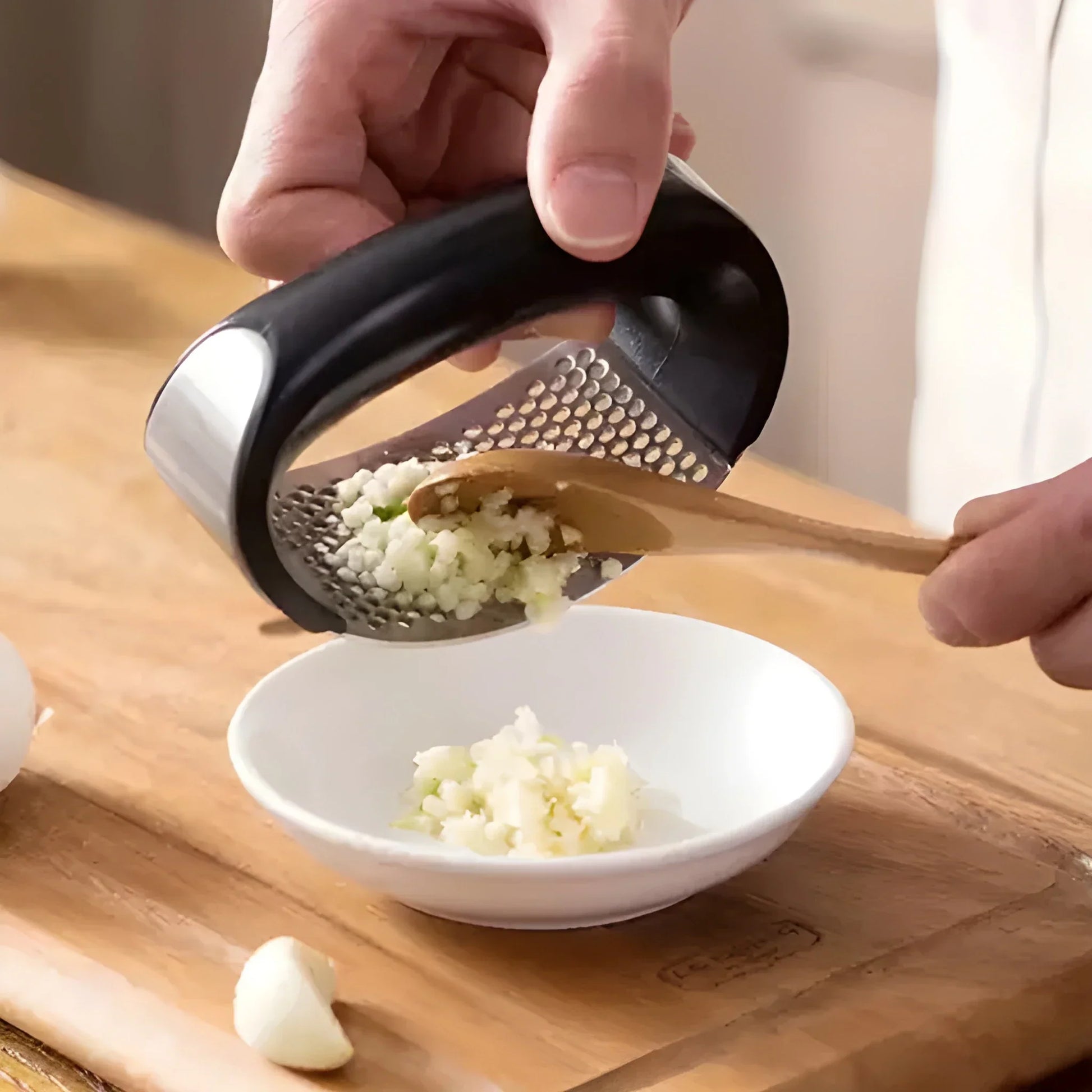 Rocking Garlic Press Crusher - Home & Kitchen